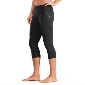 Athleta Relay Black Capri Reflective Leggings Sz S